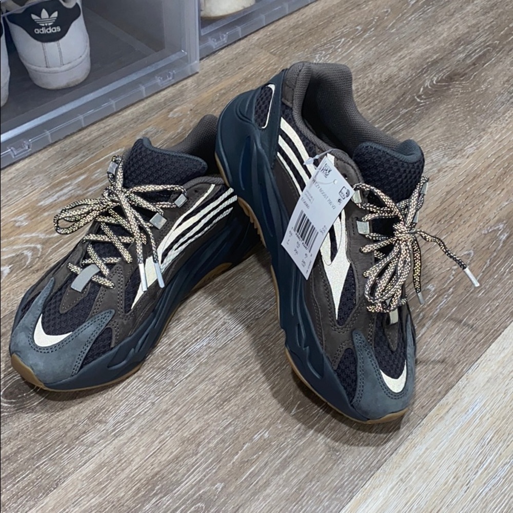 Adidas Yeezy 700